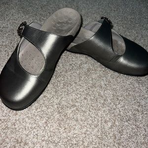 Vionic dress shoes